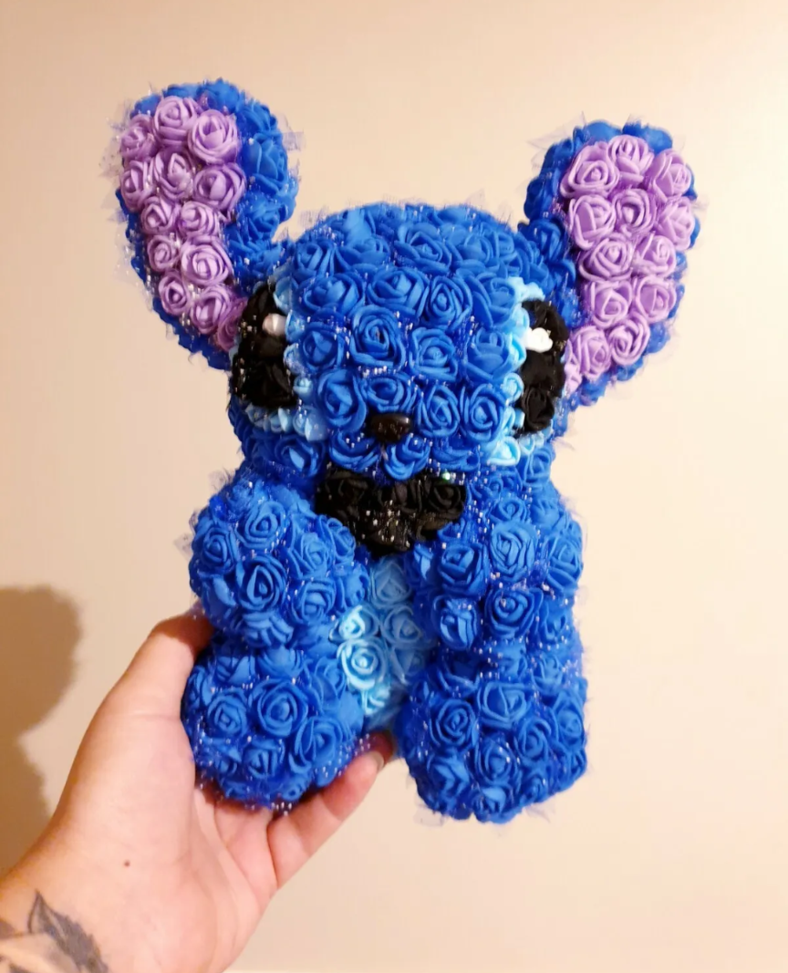 Stitch blue with foam roses 🌹