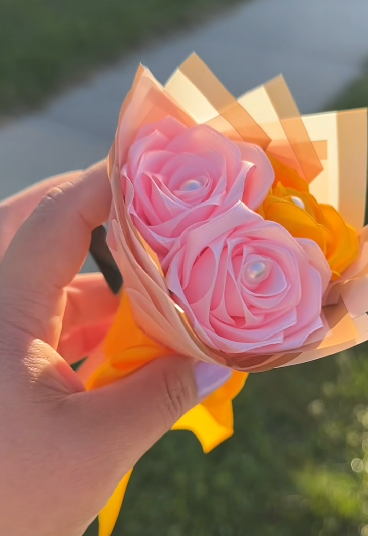 Lovely mini bouquet with 3 Silk forever roses with pearls 🌹