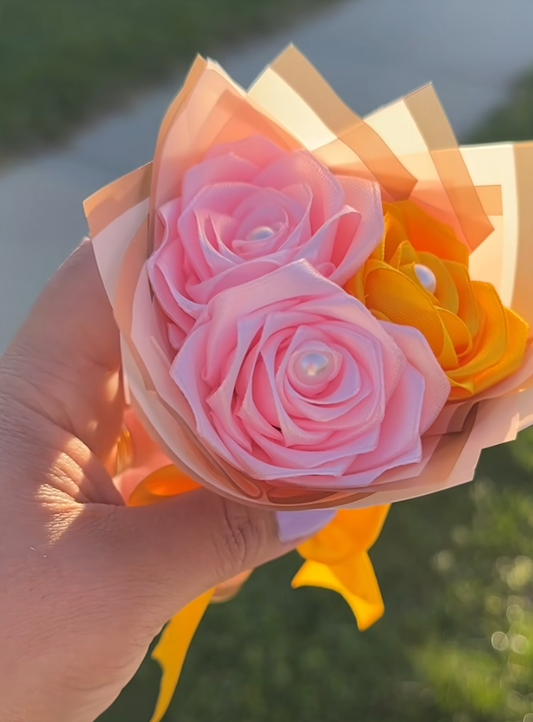 Lovely mini bouquet with 3 Silk forever roses with pearls 🌹